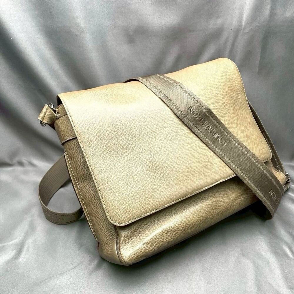 Louis Vuitton Taiga Roman Bag Shoulder Leather Black
